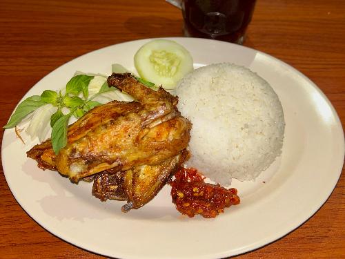 Sensasi Gurih Ayam Goreng Sayangan, Kuliner Hits di Semarang