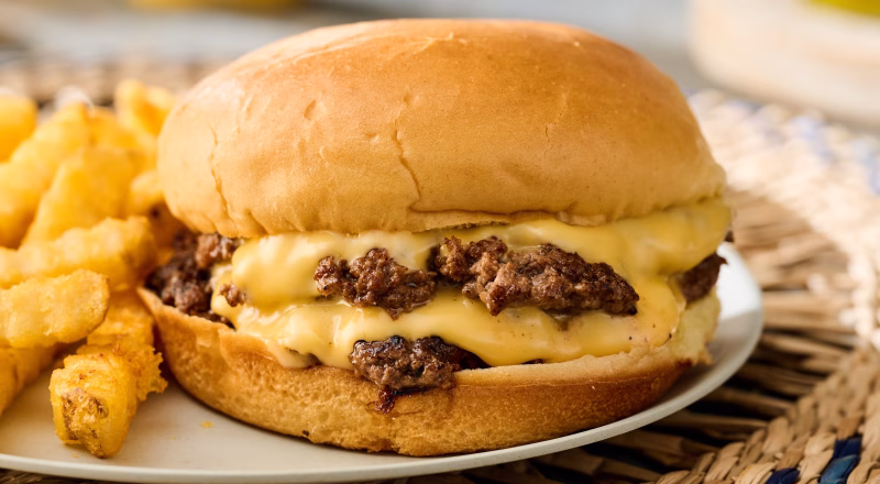 Gila! Smash Burger Kekinian Ini Bikin Pecinta Burger Ketagihan Sejak Gigitan Pertama